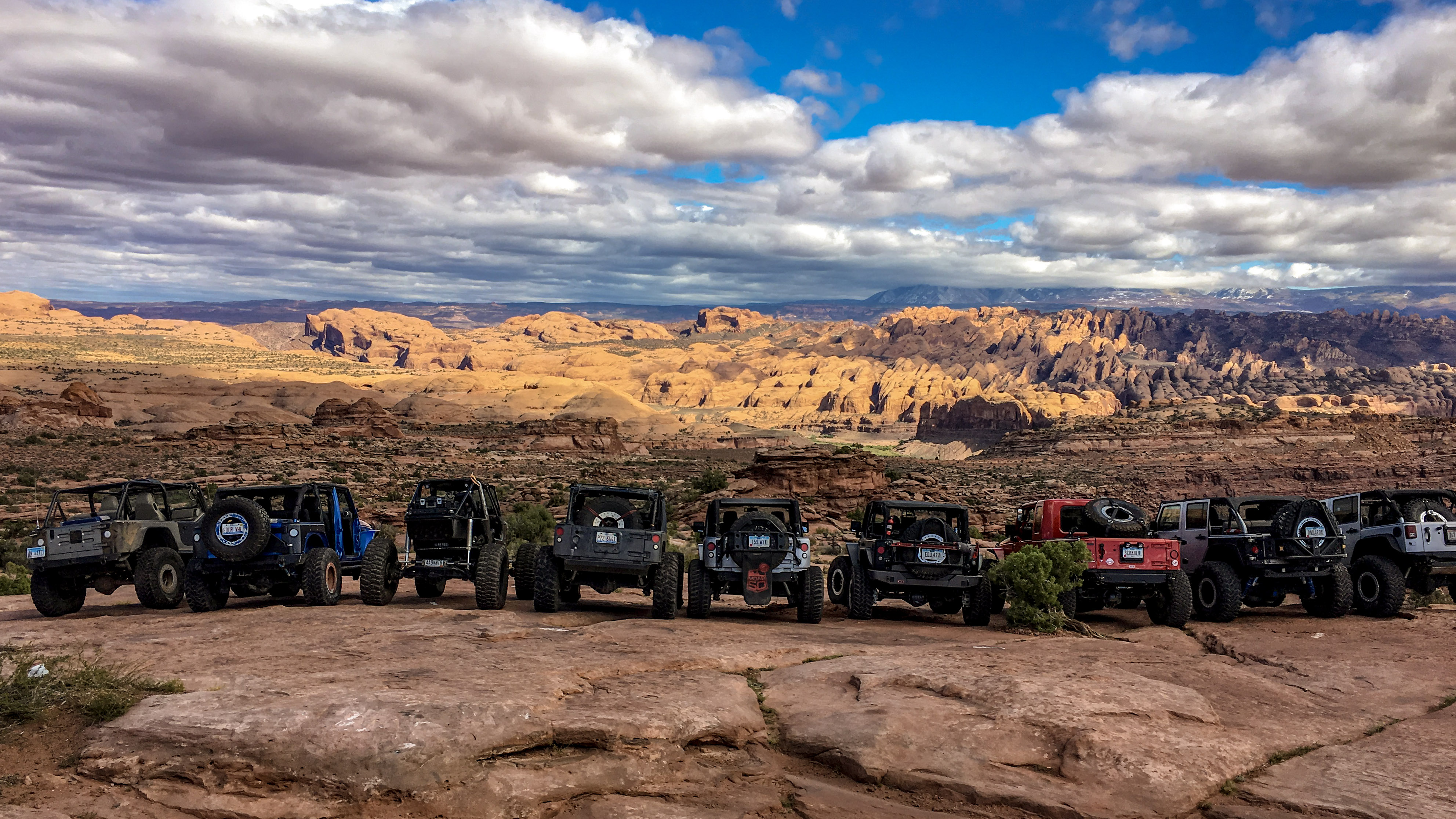 Group of jeeps overlooking Moab